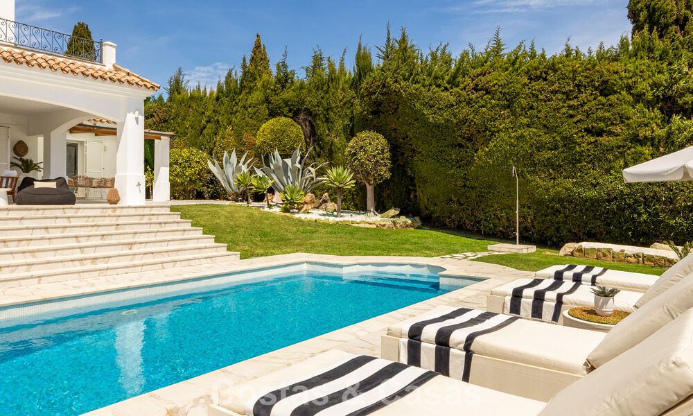 Preciosa villa andaluza contemporánea reformada con vistas panorámicas al mar en venta en Sotogrande, Costa del Sol 799878
