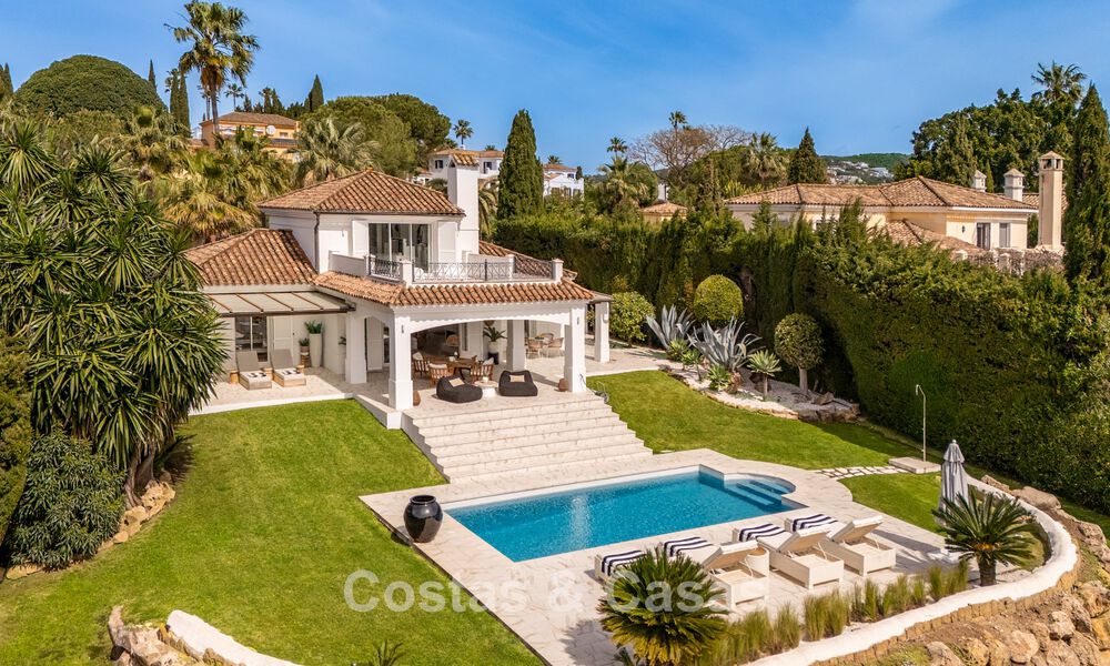 Preciosa villa andaluza contemporánea reformada con vistas panorámicas al mar en venta en Sotogrande, Costa del Sol 799882