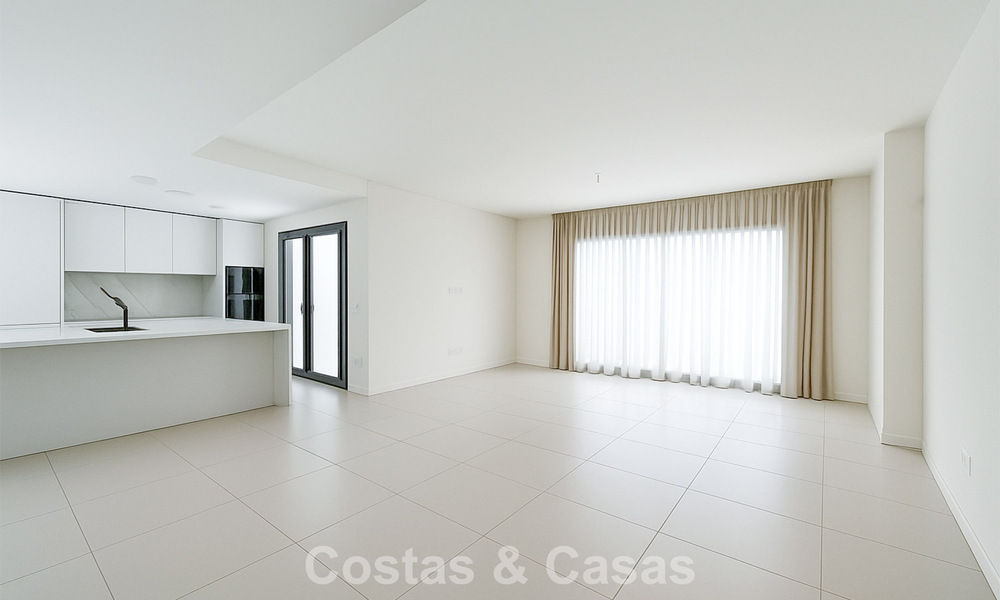 Viviendas modernas de lujo listas para entrar a vivir en venta en un complejo de estilo resort en Fuengirola, Costa del Sol 799924
