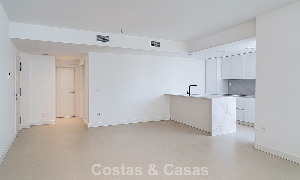 Viviendas modernas de lujo listas para entrar a vivir en venta en un complejo de estilo resort en Fuengirola, Costa del Sol 799925