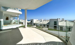 Viviendas modernas de lujo listas para entrar a vivir en venta en un complejo de estilo resort en Fuengirola, Costa del Sol 799926 
