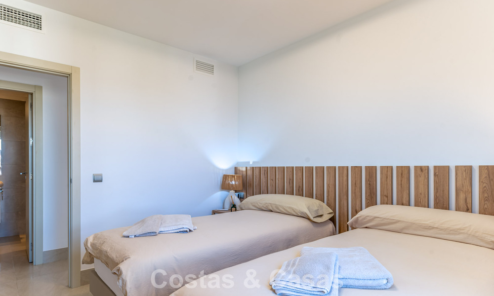 Apartamento muy luminoso con amplia terraza tipo lounge en venta en La Cala Golf, Mijas, Costa del Sol 799947