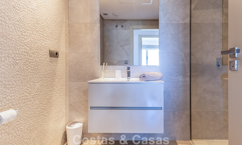 Apartamento muy luminoso con amplia terraza tipo lounge en venta en La Cala Golf, Mijas, Costa del Sol 799948
