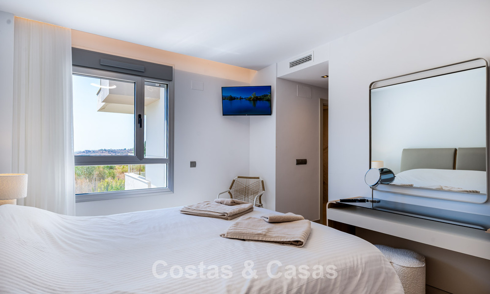 Apartamento muy luminoso con amplia terraza tipo lounge en venta en La Cala Golf, Mijas, Costa del Sol 799953