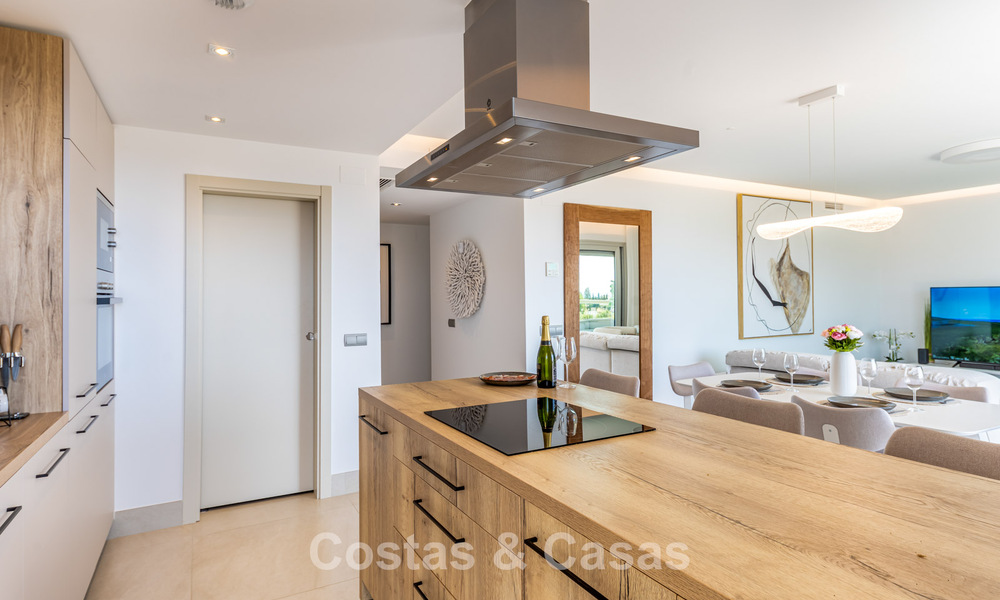 Apartamento muy luminoso con amplia terraza tipo lounge en venta en La Cala Golf, Mijas, Costa del Sol 799955