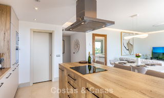 Apartamento muy luminoso con amplia terraza tipo lounge en venta en La Cala Golf, Mijas, Costa del Sol 799955 