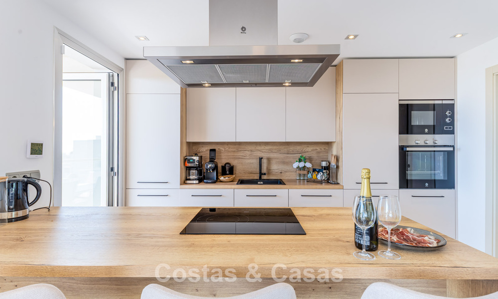 Apartamento muy luminoso con amplia terraza tipo lounge en venta en La Cala Golf, Mijas, Costa del Sol 799956