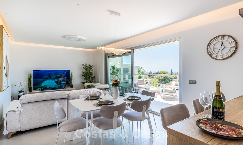 Apartamento muy luminoso con amplia terraza tipo lounge en venta en La Cala Golf, Mijas, Costa del Sol 799957