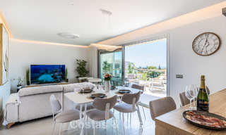 Apartamento muy luminoso con amplia terraza tipo lounge en venta en La Cala Golf, Mijas, Costa del Sol 799957 
