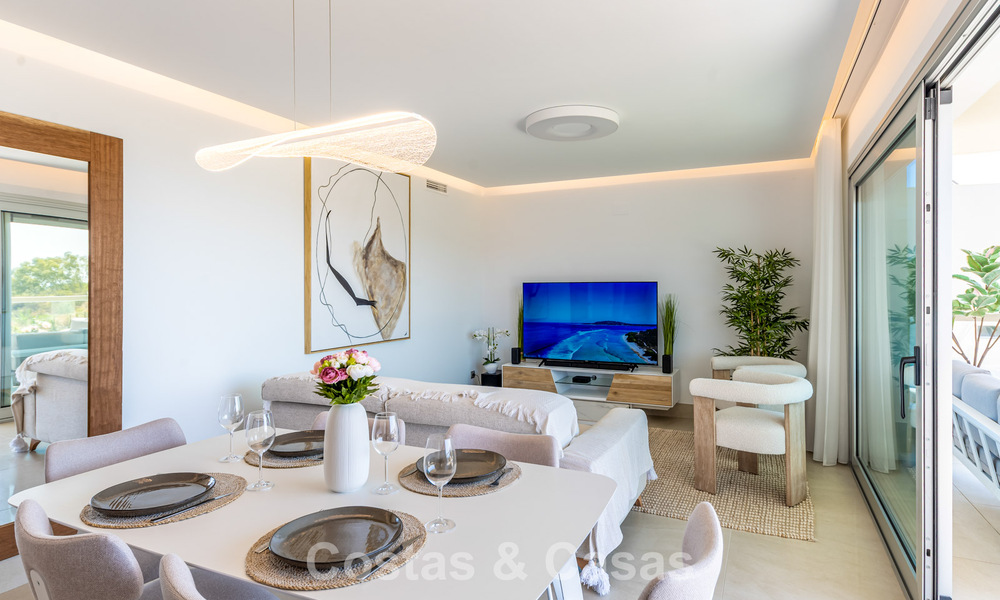 Apartamento muy luminoso con amplia terraza tipo lounge en venta en La Cala Golf, Mijas, Costa del Sol 799958