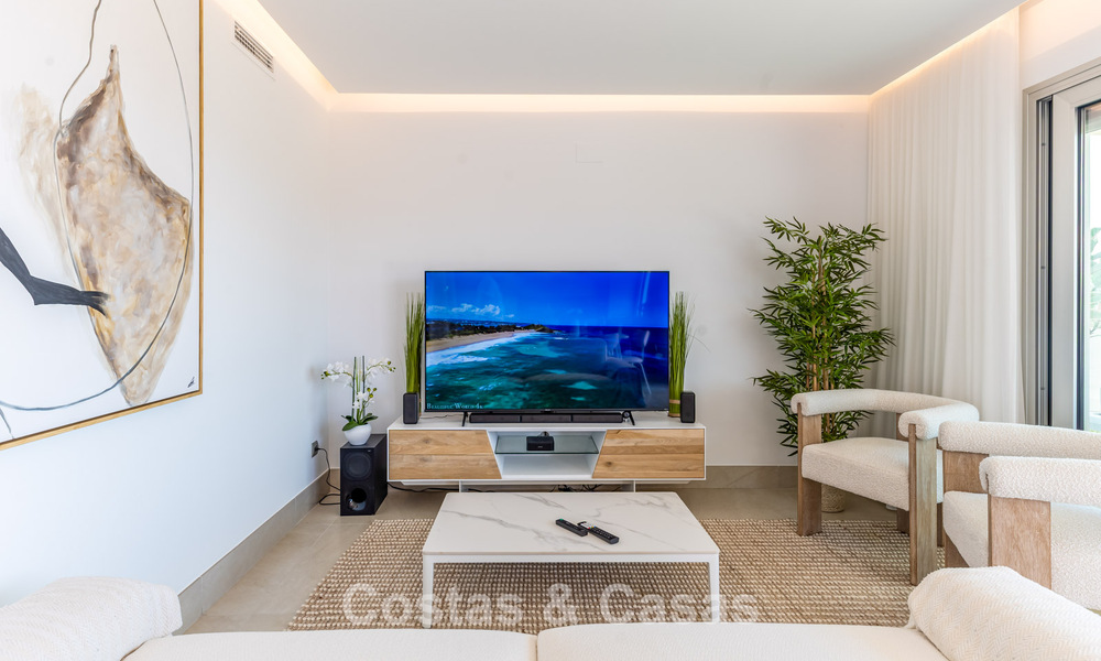Apartamento muy luminoso con amplia terraza tipo lounge en venta en La Cala Golf, Mijas, Costa del Sol 799959