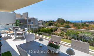 Apartamento muy luminoso con amplia terraza tipo lounge en venta en La Cala Golf, Mijas, Costa del Sol 799963 