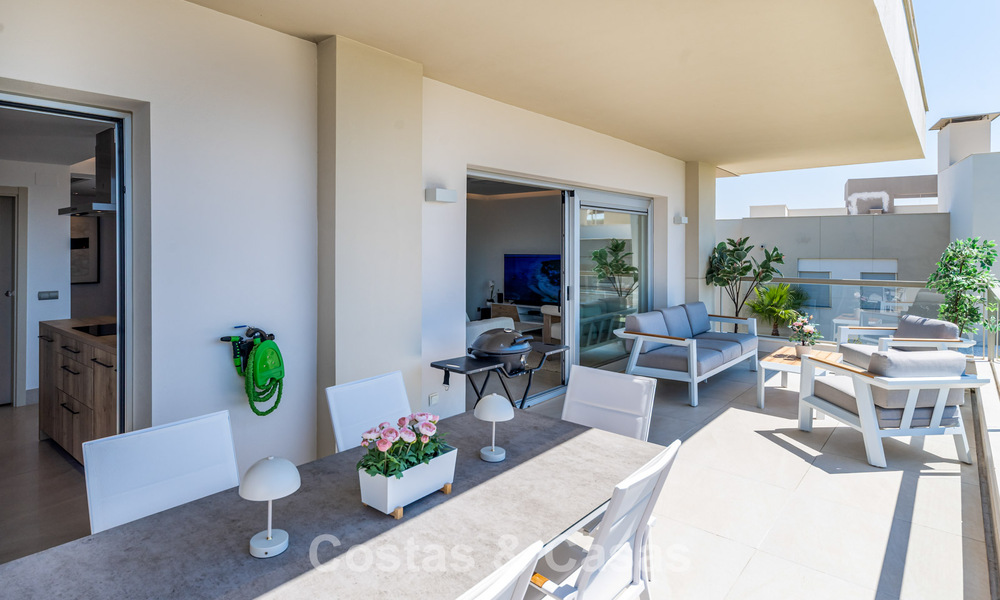 Apartamento muy luminoso con amplia terraza tipo lounge en venta en La Cala Golf, Mijas, Costa del Sol 799964