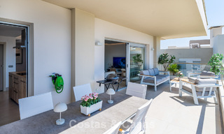 Apartamento muy luminoso con amplia terraza tipo lounge en venta en La Cala Golf, Mijas, Costa del Sol 799964 