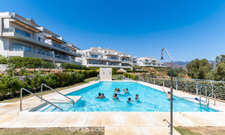Apartamento muy luminoso con amplia terraza tipo lounge en venta en La Cala Golf, Mijas, Costa del Sol 799968 