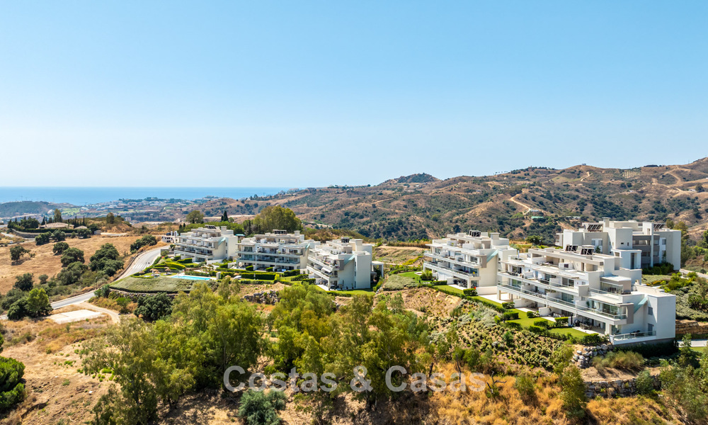 Apartamento muy luminoso con amplia terraza tipo lounge en venta en La Cala Golf, Mijas, Costa del Sol 799971