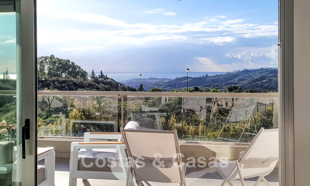 Apartamento muy luminoso con amplia terraza tipo lounge en venta en La Cala Golf, Mijas, Costa del Sol 799974
