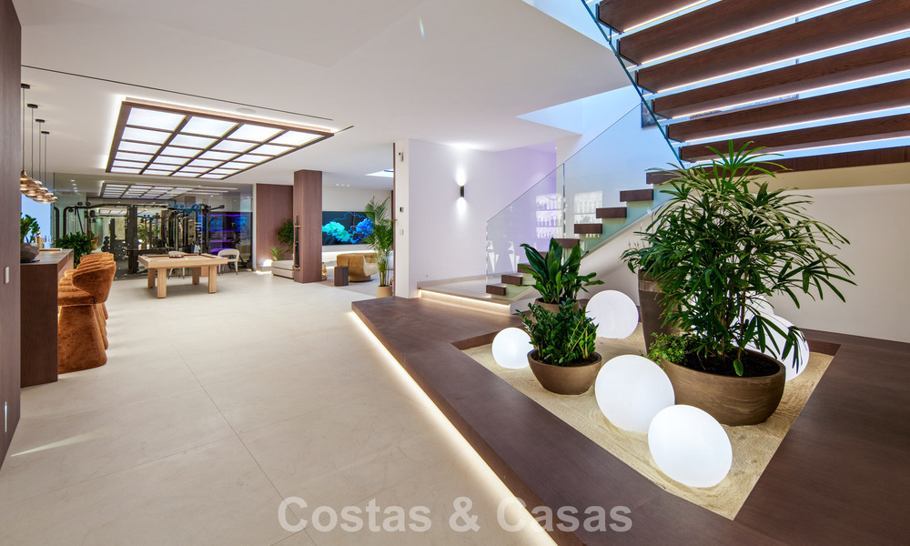 Villa contemporánea de diseño con vistas panorámicas en venta en el Valle del Golf de Nueva Andalucía, Marbella 800086