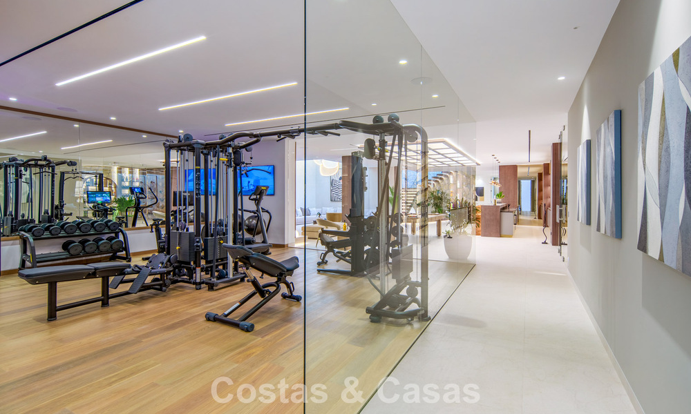 Villa contemporánea de diseño con vistas panorámicas en venta en el Valle del Golf de Nueva Andalucía, Marbella 800098