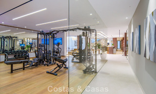 Villa contemporánea de diseño con vistas panorámicas en venta en el Valle del Golf de Nueva Andalucía, Marbella 800098 