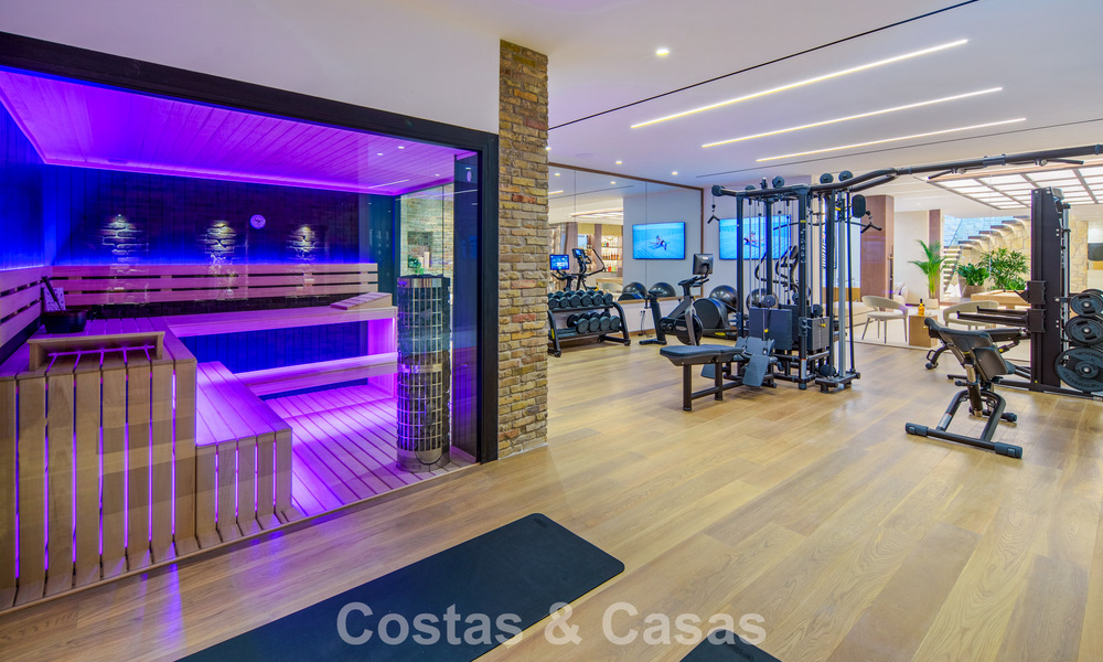 Villa contemporánea de diseño con vistas panorámicas en venta en el Valle del Golf de Nueva Andalucía, Marbella 800101