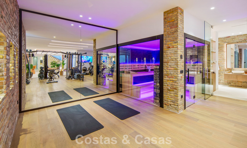 Villa contemporánea de diseño con vistas panorámicas en venta en el Valle del Golf de Nueva Andalucía, Marbella 800107