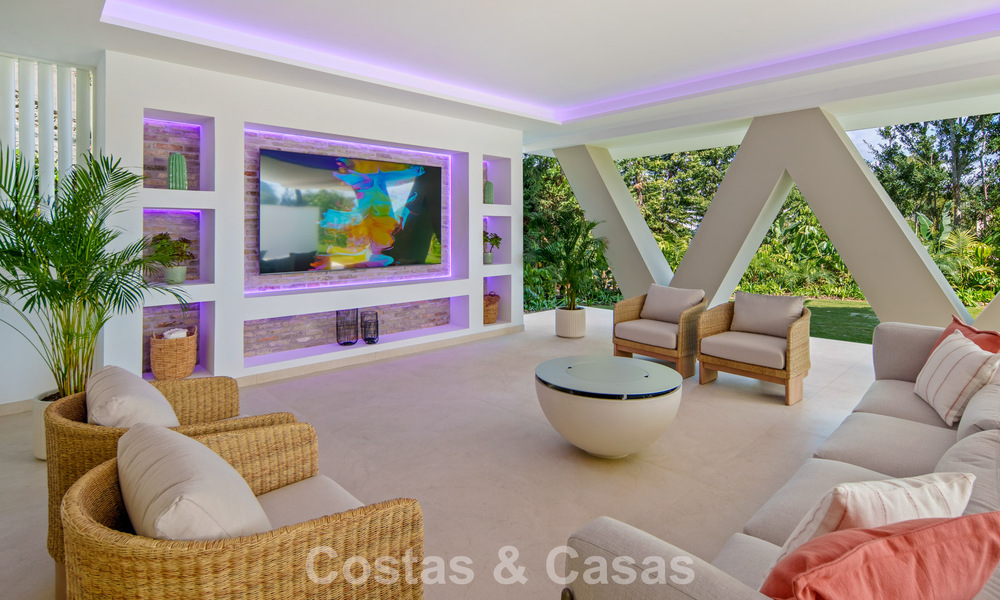Villa contemporánea de diseño con vistas panorámicas en venta en el Valle del Golf de Nueva Andalucía, Marbella 800122