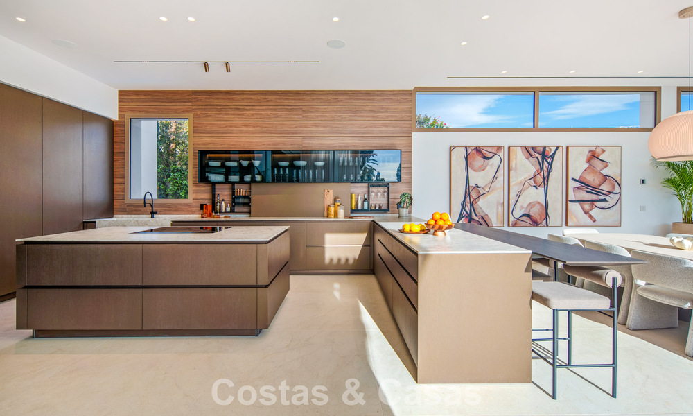 Villa contemporánea de diseño con vistas panorámicas en venta en el Valle del Golf de Nueva Andalucía, Marbella 800135
