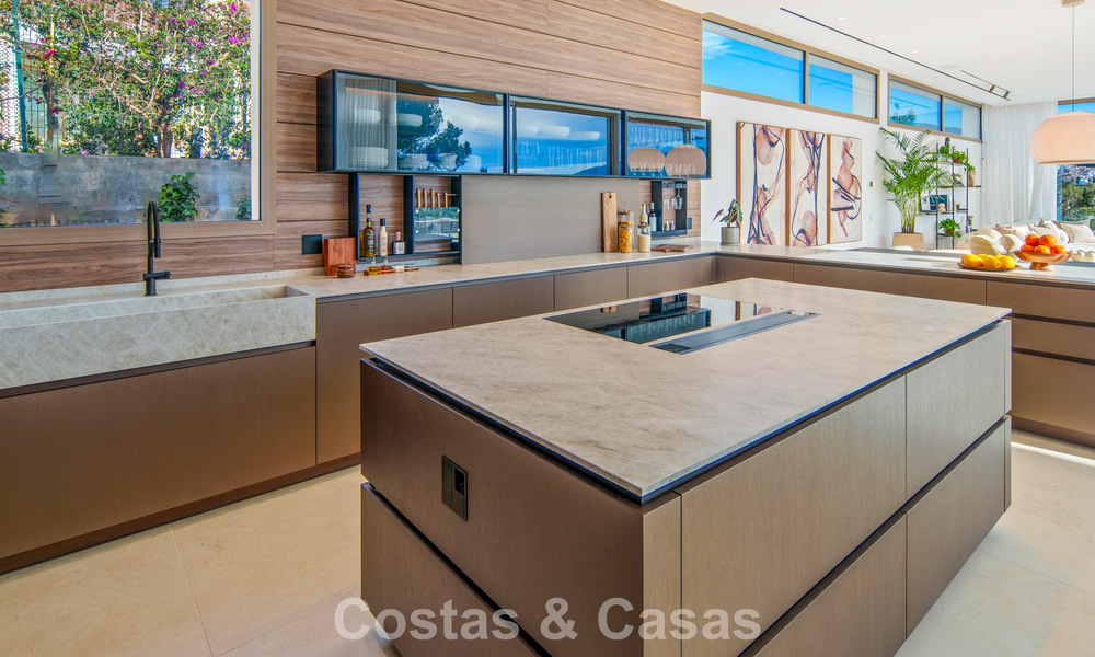 Villa contemporánea de diseño con vistas panorámicas en venta en el Valle del Golf de Nueva Andalucía, Marbella 800137