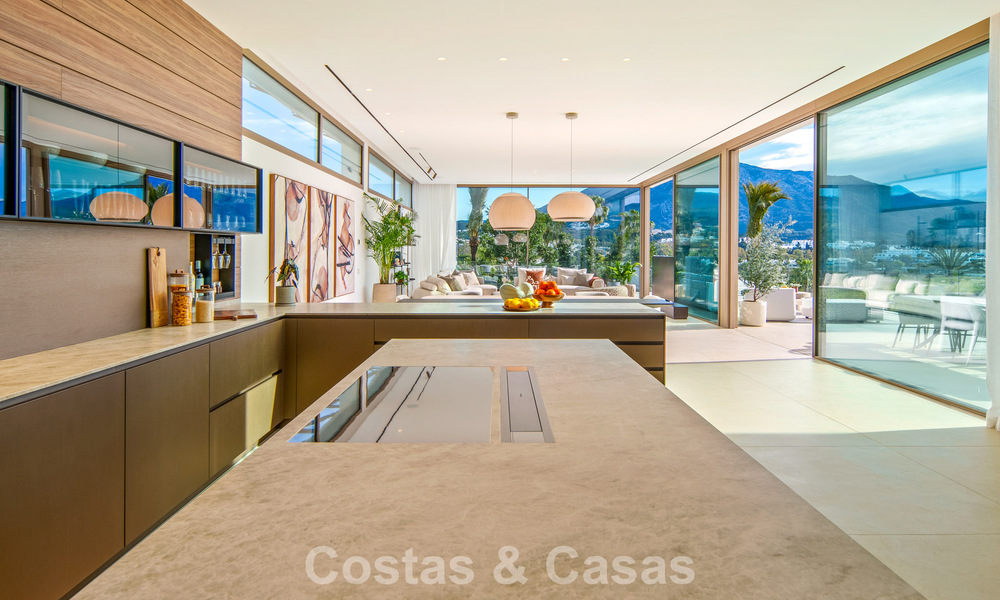 Villa contemporánea de diseño con vistas panorámicas en venta en el Valle del Golf de Nueva Andalucía, Marbella 800141