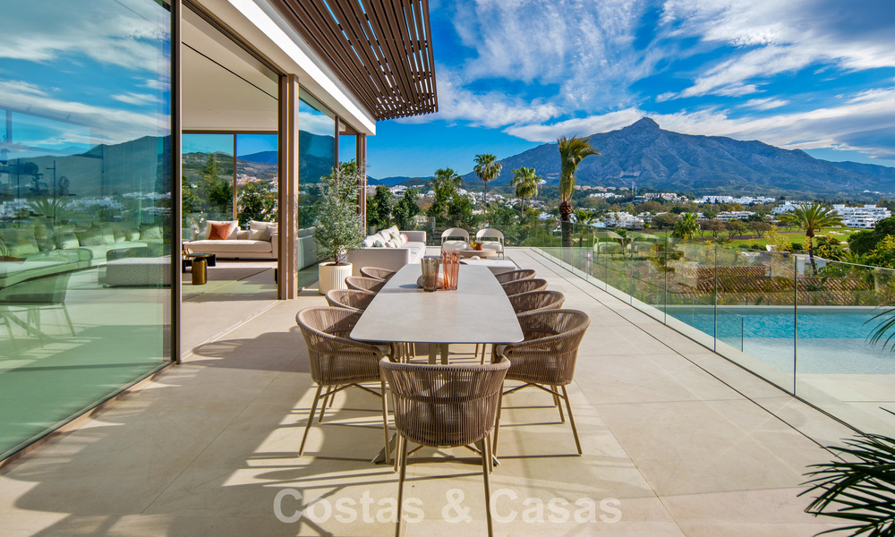 Villa contemporánea de diseño con vistas panorámicas en venta en el Valle del Golf de Nueva Andalucía, Marbella 800146