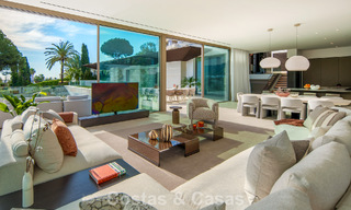 Villa contemporánea de diseño con vistas panorámicas en venta en el Valle del Golf de Nueva Andalucía, Marbella 800149 