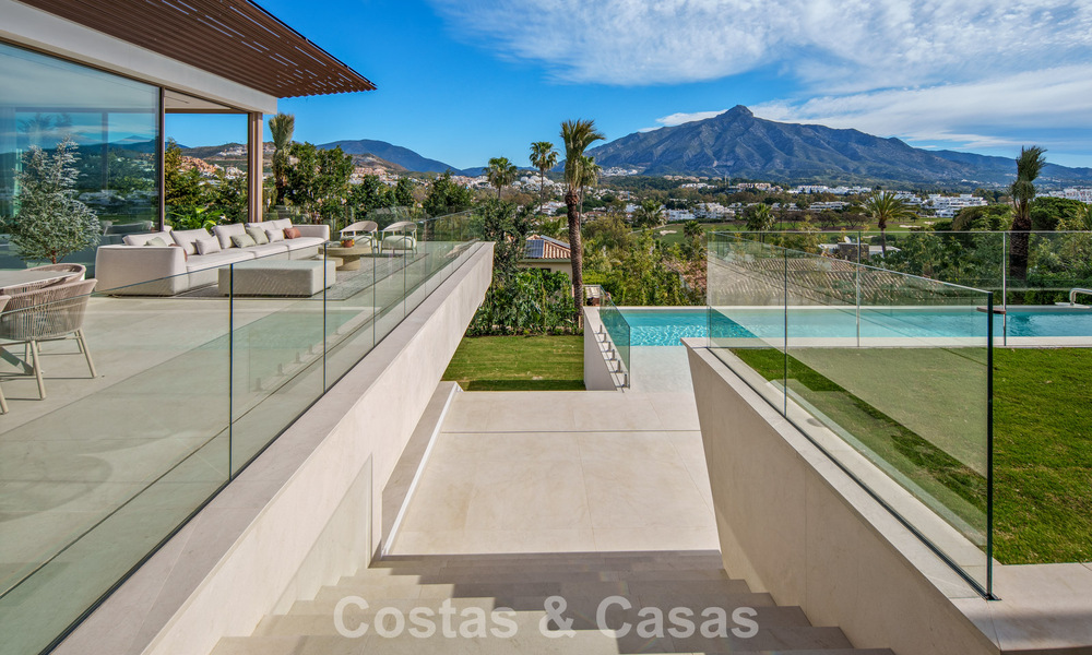 Villa contemporánea de diseño con vistas panorámicas en venta en el Valle del Golf de Nueva Andalucía, Marbella 800169
