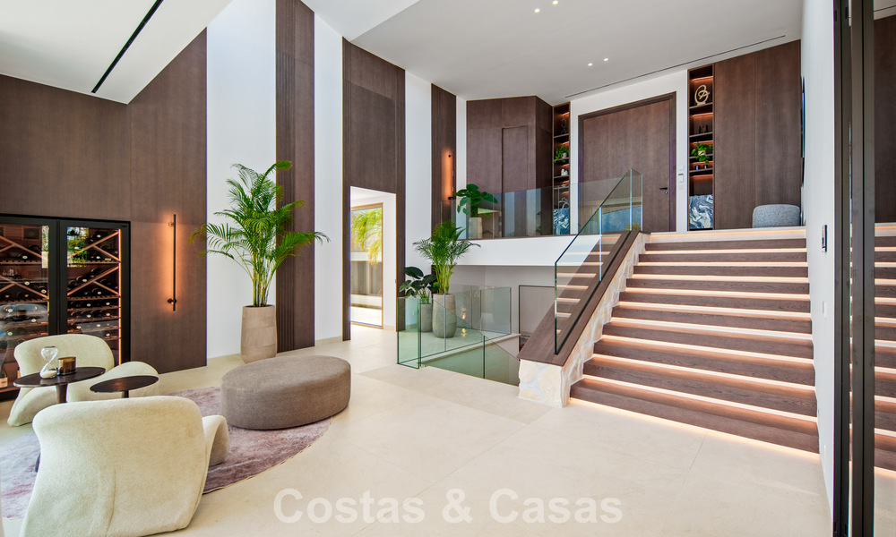Villa contemporánea de diseño con vistas panorámicas en venta en el Valle del Golf de Nueva Andalucía, Marbella 800175