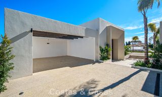 Villa contemporánea de diseño con vistas panorámicas en venta en el Valle del Golf de Nueva Andalucía, Marbella 800178 