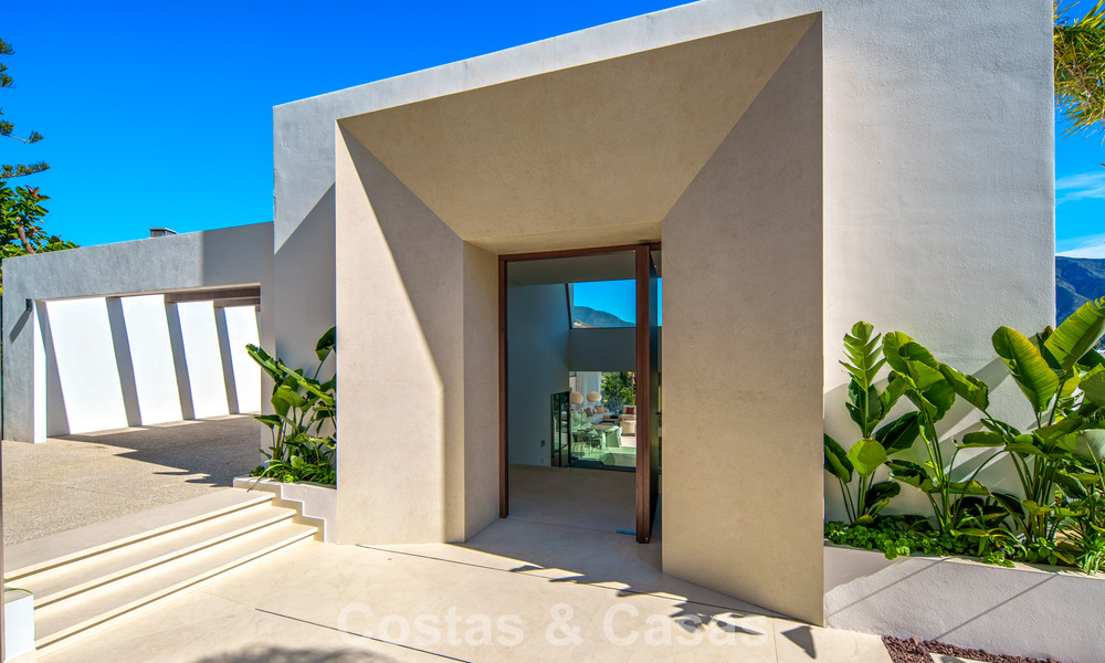 Villa contemporánea de diseño con vistas panorámicas en venta en el Valle del Golf de Nueva Andalucía, Marbella 800179