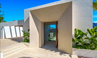 Villa contemporánea de diseño con vistas panorámicas en venta en el Valle del Golf de Nueva Andalucía, Marbella 800179 