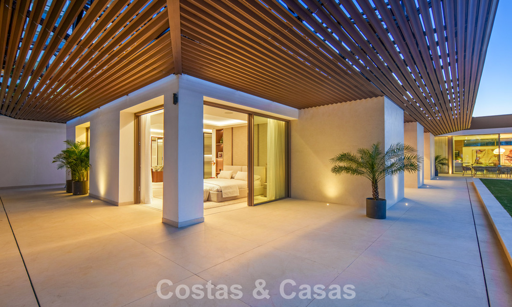 Villa contemporánea de diseño con vistas panorámicas en venta en el Valle del Golf de Nueva Andalucía, Marbella 800190