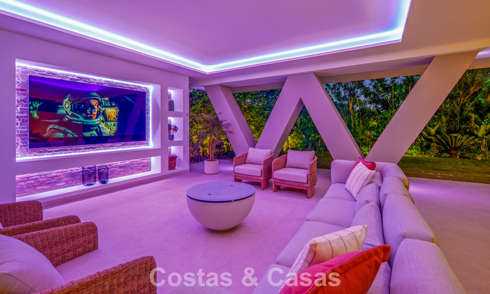 Villa contemporánea de diseño con vistas panorámicas en venta en el Valle del Golf de Nueva Andalucía, Marbella 800193