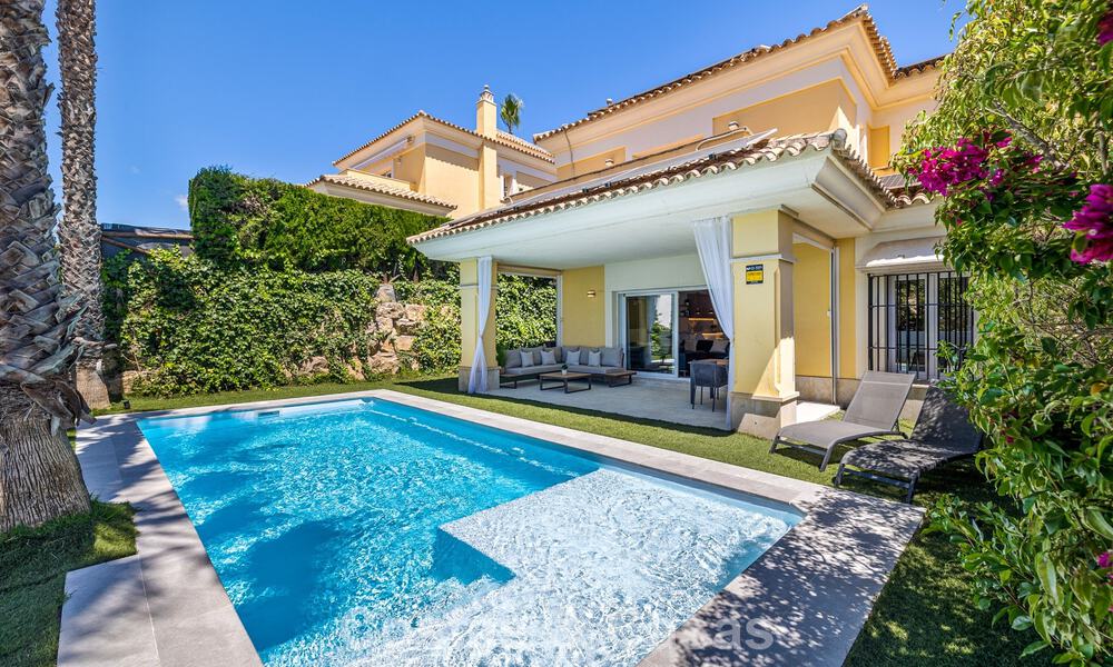 Villa adosada reformada en venta con vista al mar en el campo de golf al este de Marbella 800237
