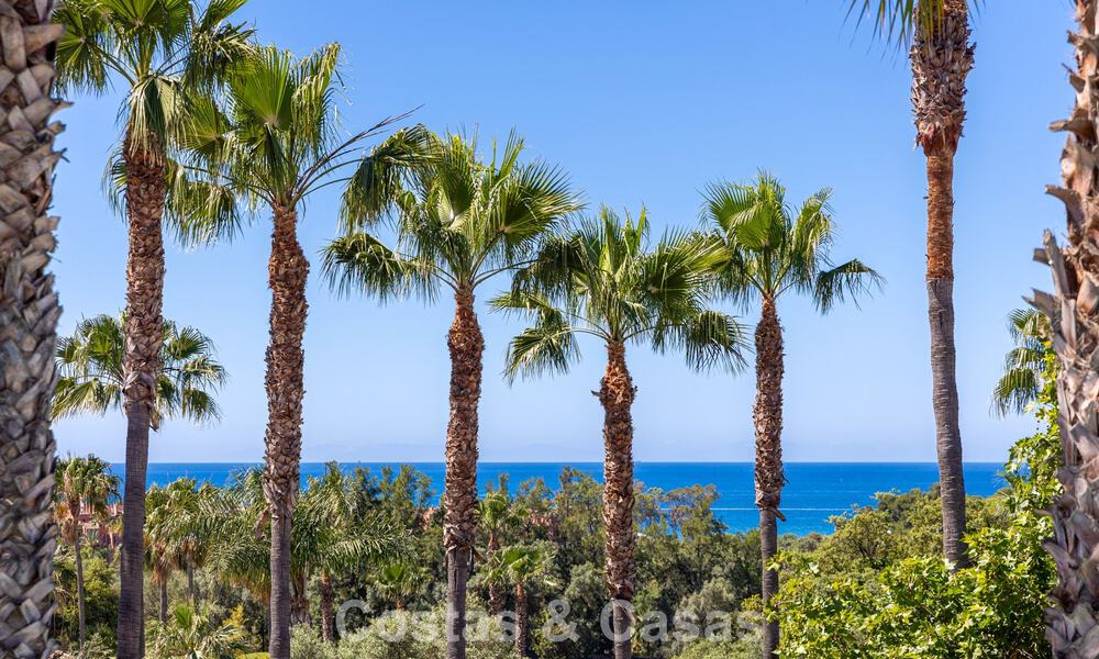 Villa adosada reformada en venta con vista al mar en el campo de golf al este de Marbella 800239