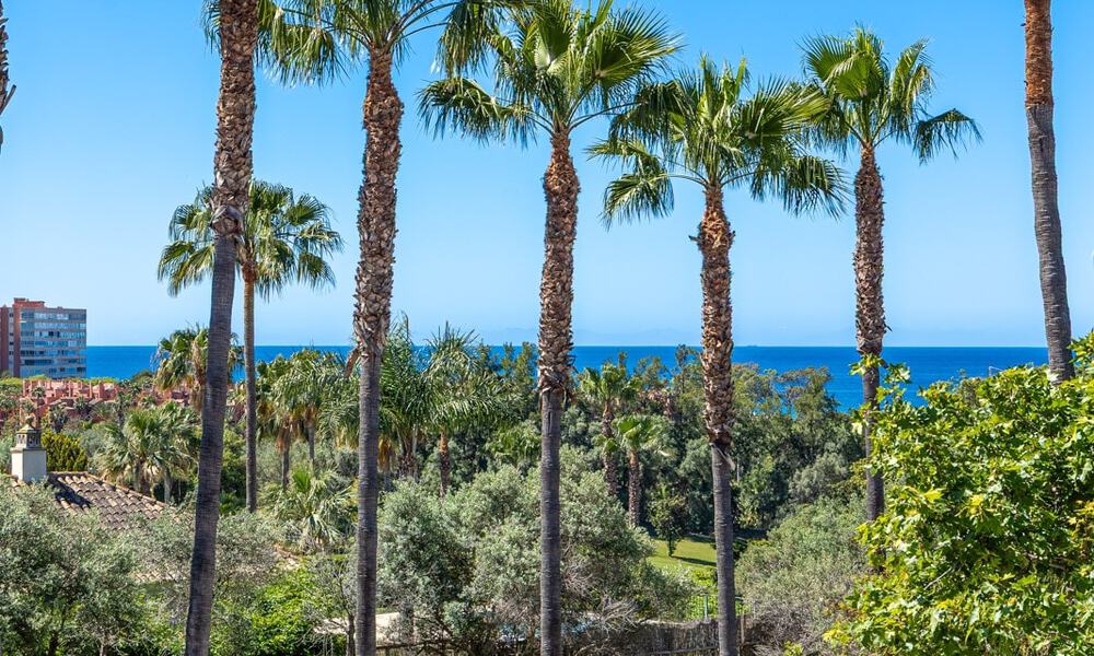 Villa adosada reformada en venta con vista al mar en el campo de golf al este de Marbella 800240