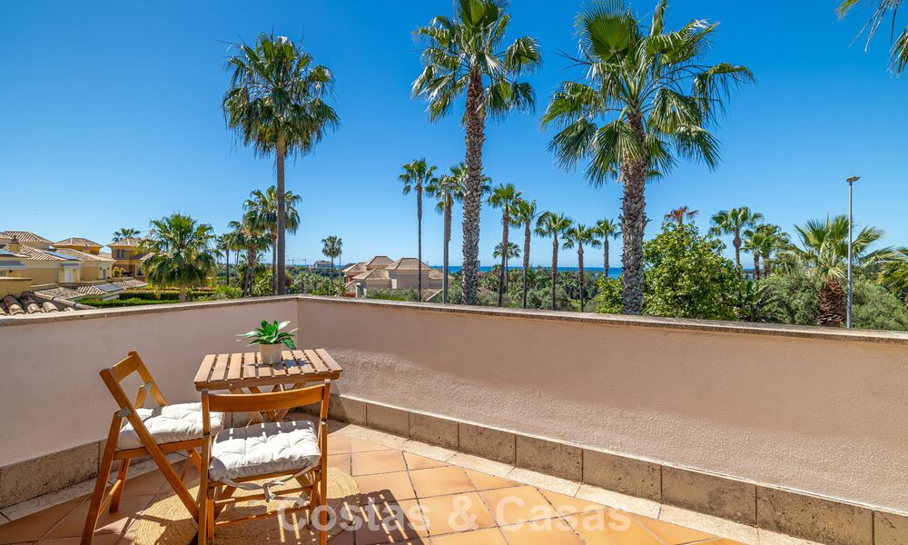 Villa adosada reformada en venta con vista al mar en el campo de golf al este de Marbella 800243