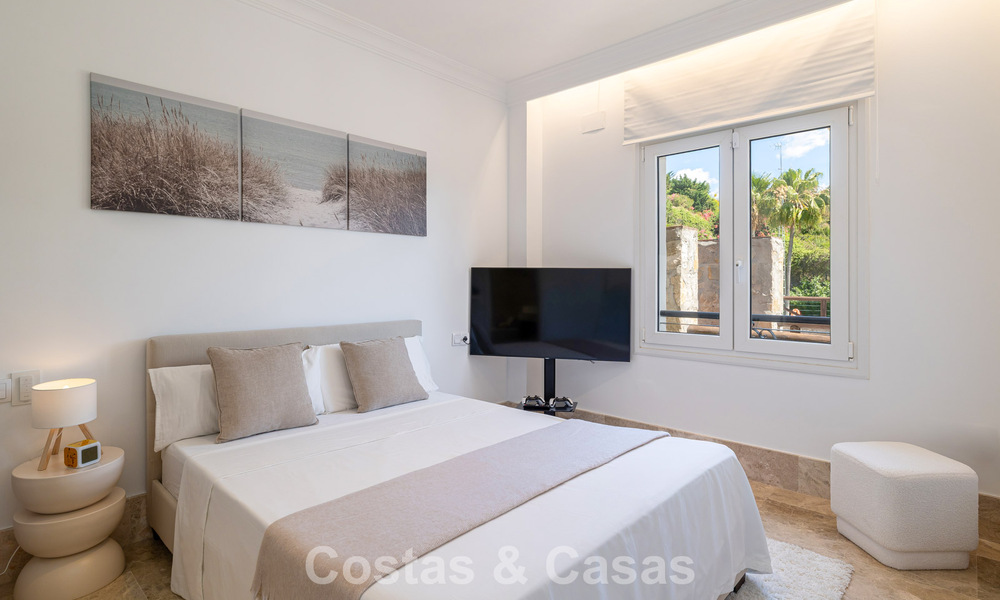 Villa adosada reformada en venta con vista al mar en el campo de golf al este de Marbella 800245