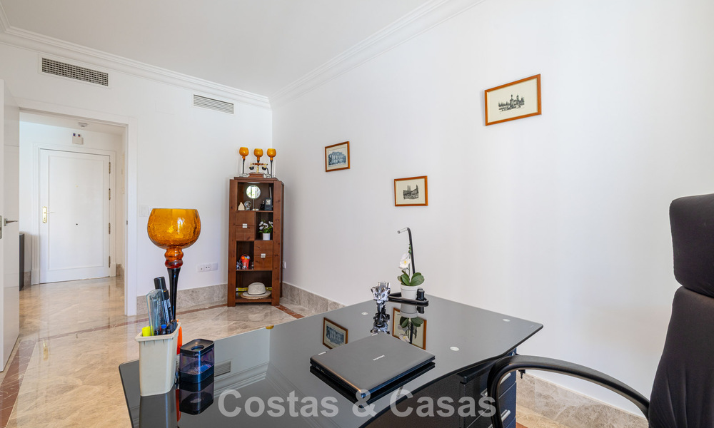 Villa adosada reformada en venta con vista al mar en el campo de golf al este de Marbella 800252