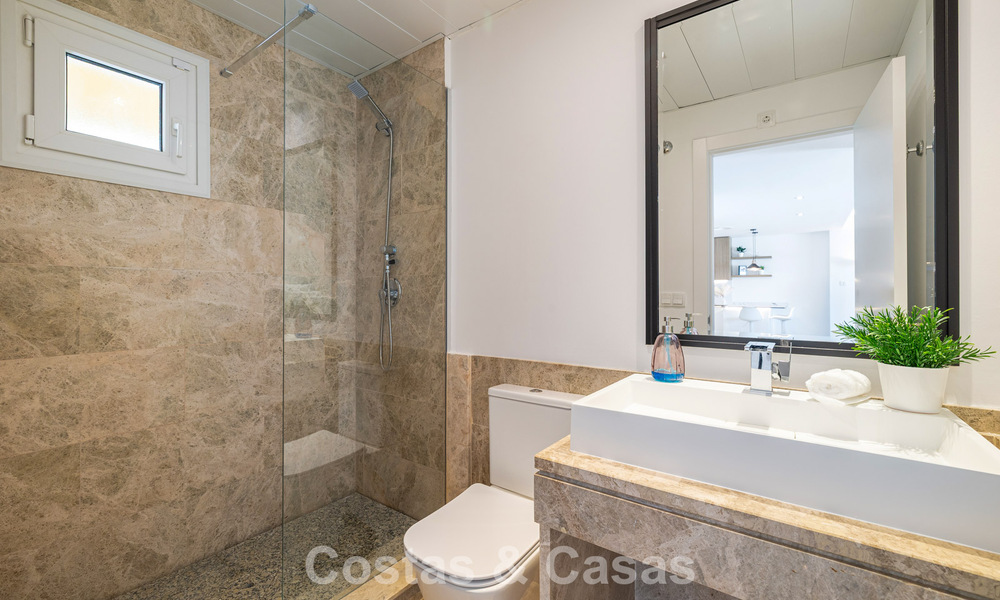 Villa adosada reformada en venta con vista al mar en el campo de golf al este de Marbella 800253