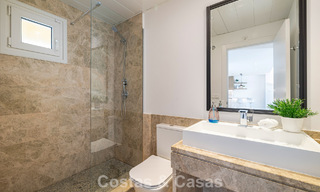 Villa adosada reformada en venta con vista al mar en el campo de golf al este de Marbella 800253 