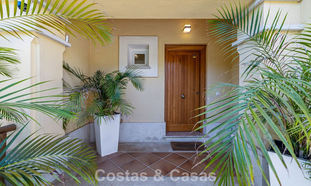 Villa adosada reformada en venta con vista al mar en el campo de golf al este de Marbella 800255