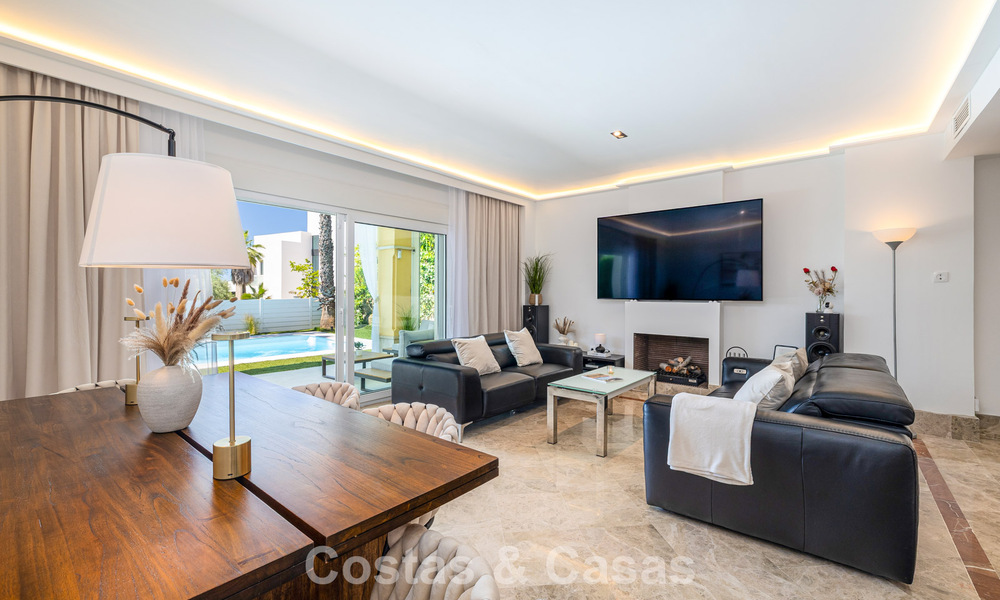 Villa adosada reformada en venta con vista al mar en el campo de golf al este de Marbella 800259