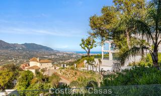 Elegante villa de lujo de estilo contemporáneo en venta en las colinas de Marbella Este 800265 